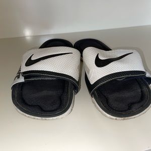 Mens Nike Slides Size 11